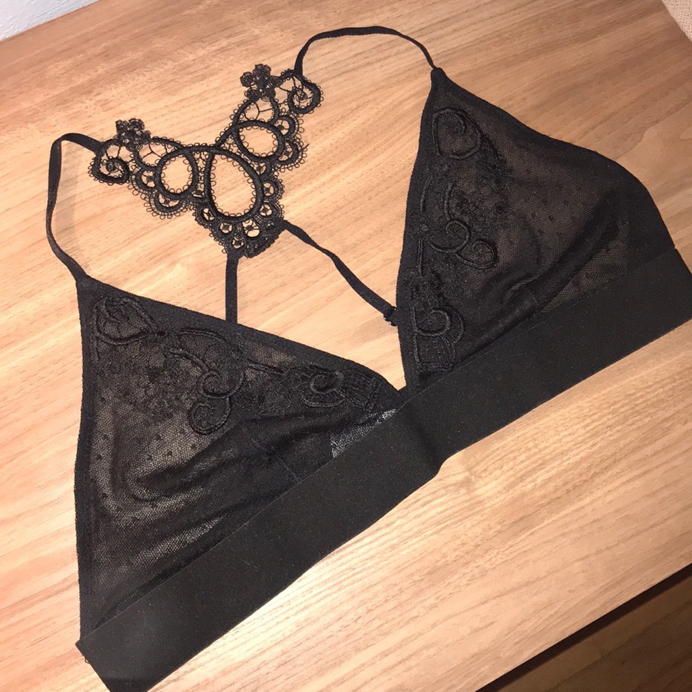 RI black bralette